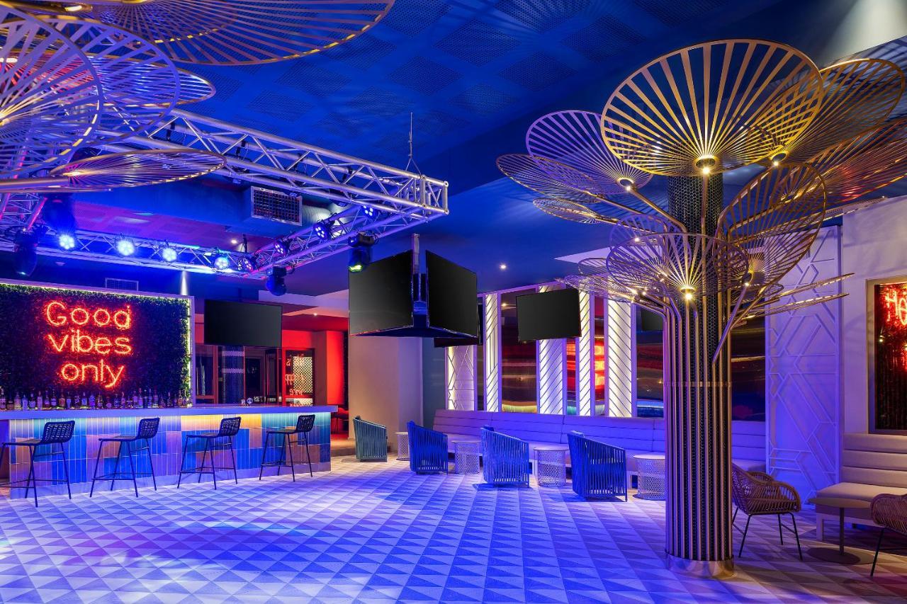 Catalonia Grand Costa Mujeres All Suites & Spa Cancún Exterior foto The interior of the nightclub