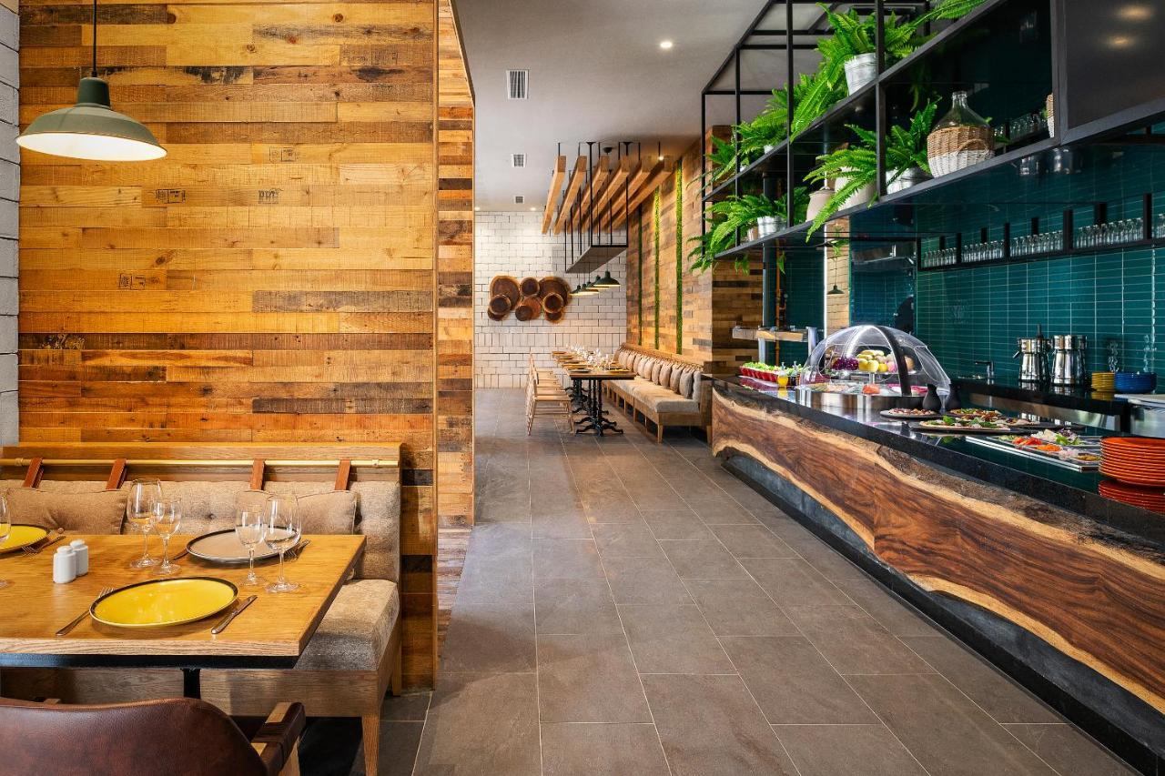 Catalonia Grand Costa Mujeres All Suites & Spa Cancún Exterior foto Interior of a restaurant in the United States