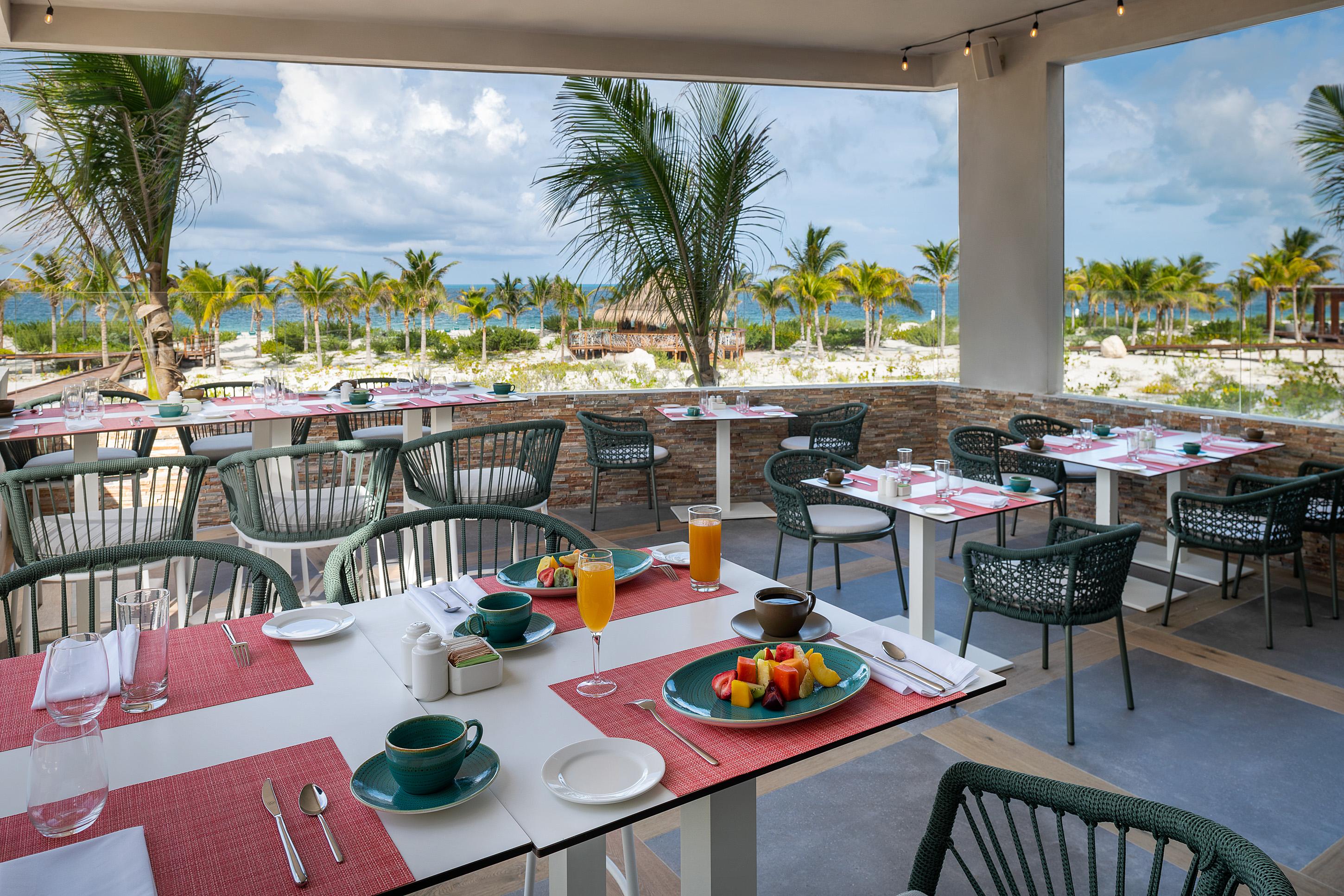 Catalonia Grand Costa Mujeres All Suites & Spa Cancún Exterior foto The buffet at the resort