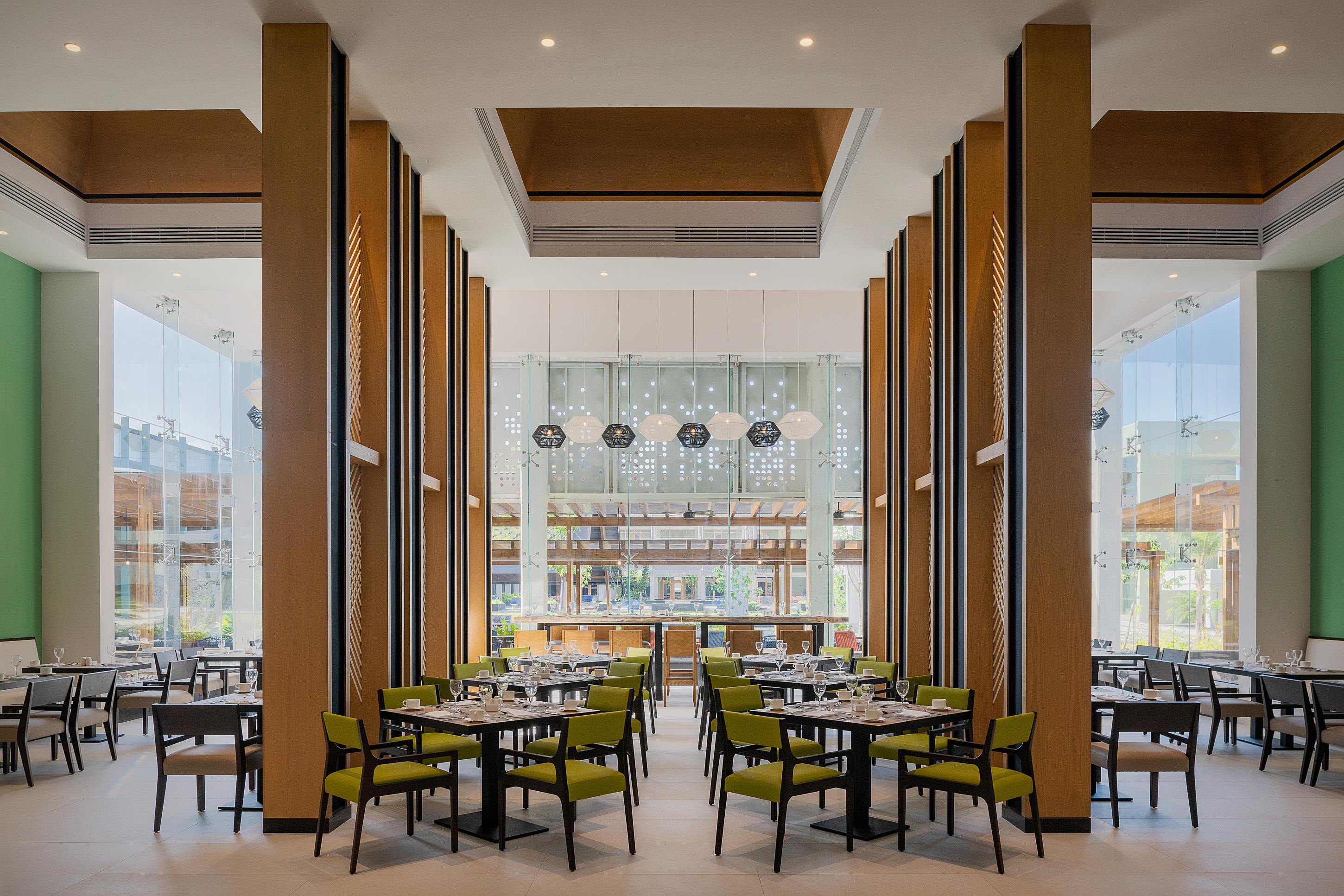Catalonia Grand Costa Mujeres All Suites & Spa Cancún Exterior foto The restaurant at the hotel