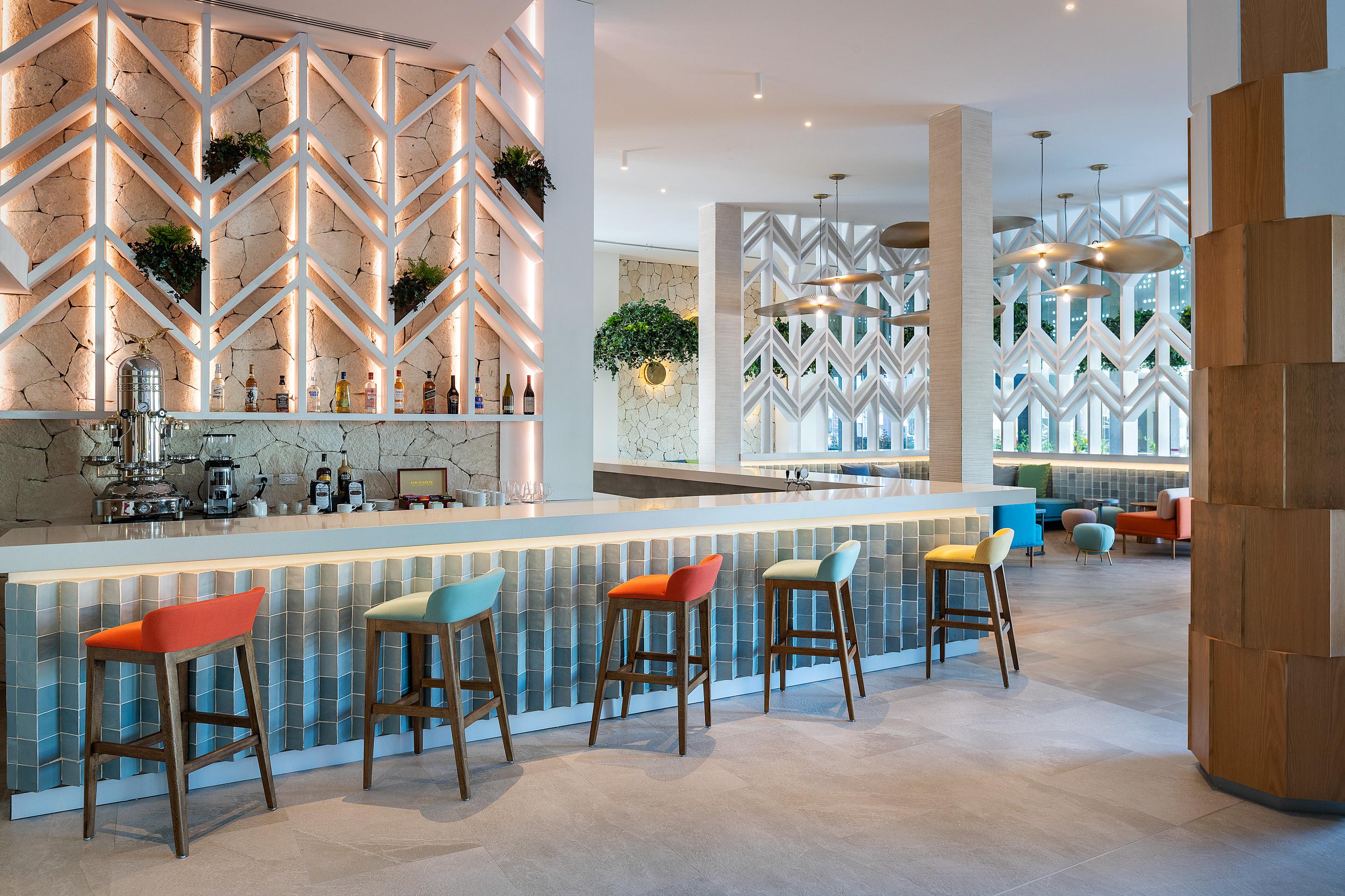 Catalonia Grand Costa Mujeres All Suites & Spa Cancún Exterior foto The bar at the hotel