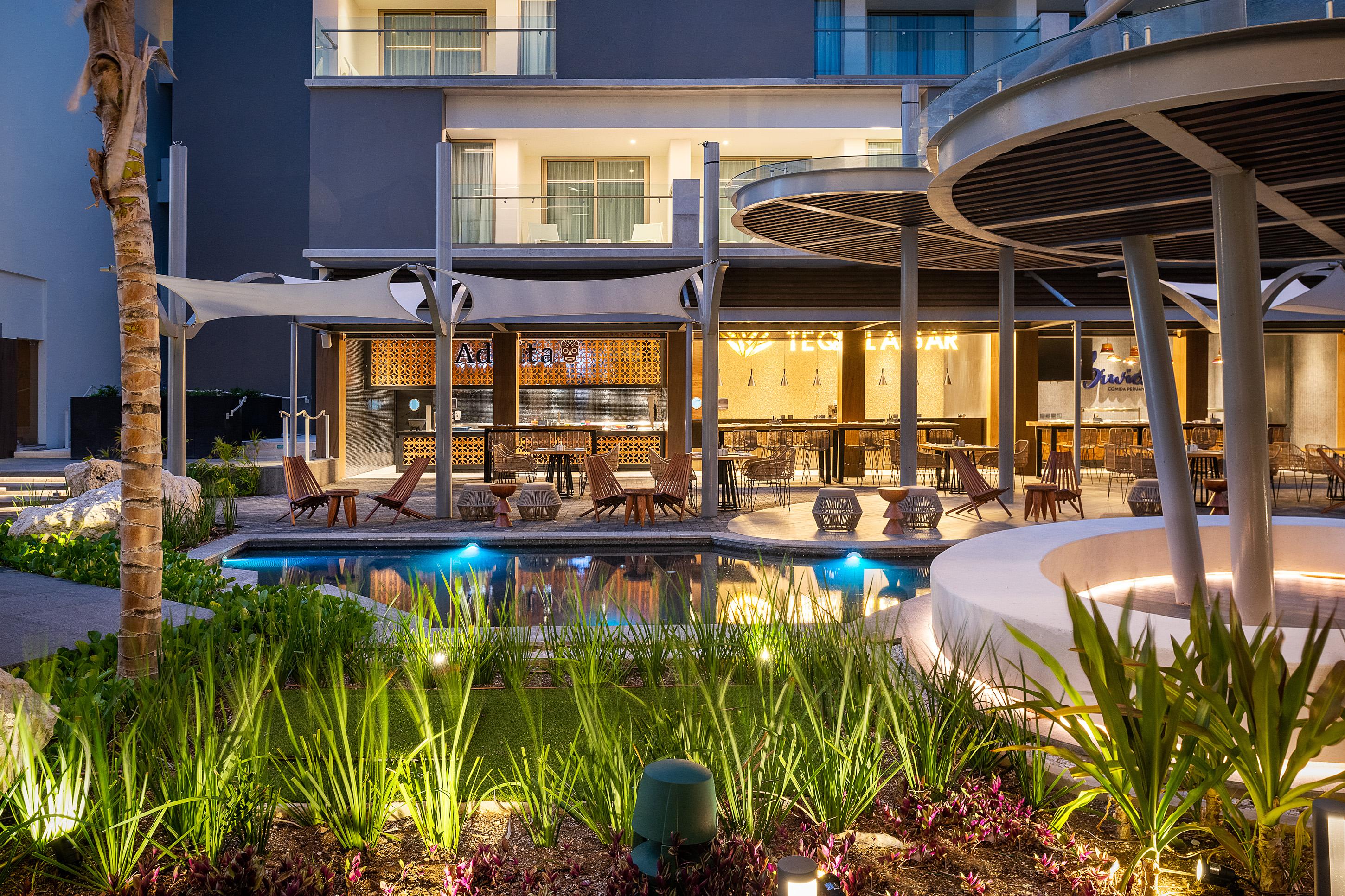 Catalonia Grand Costa Mujeres All Suites & Spa Cancún Exterior foto The pool at the hotel