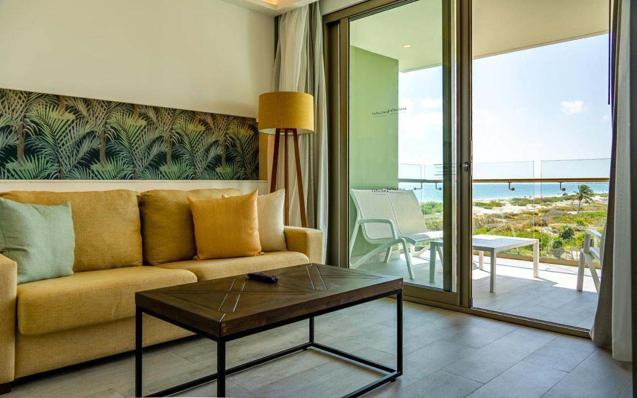 Catalonia Grand Costa Mujeres All Suites & Spa Cancún Exterior foto A living room at the hotel